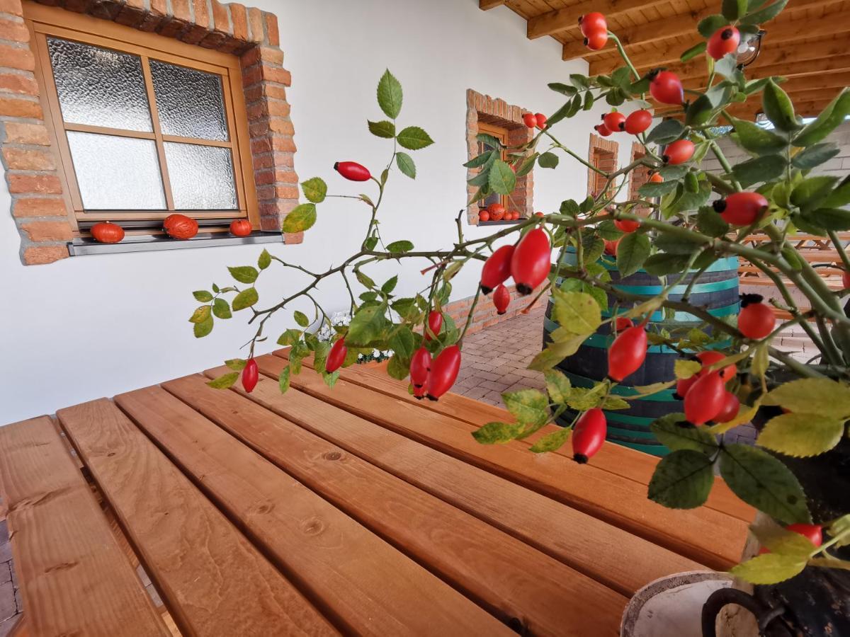 Comenius Moravus Vinarsky Dvur Mikulov Dış mekan fotoğraf