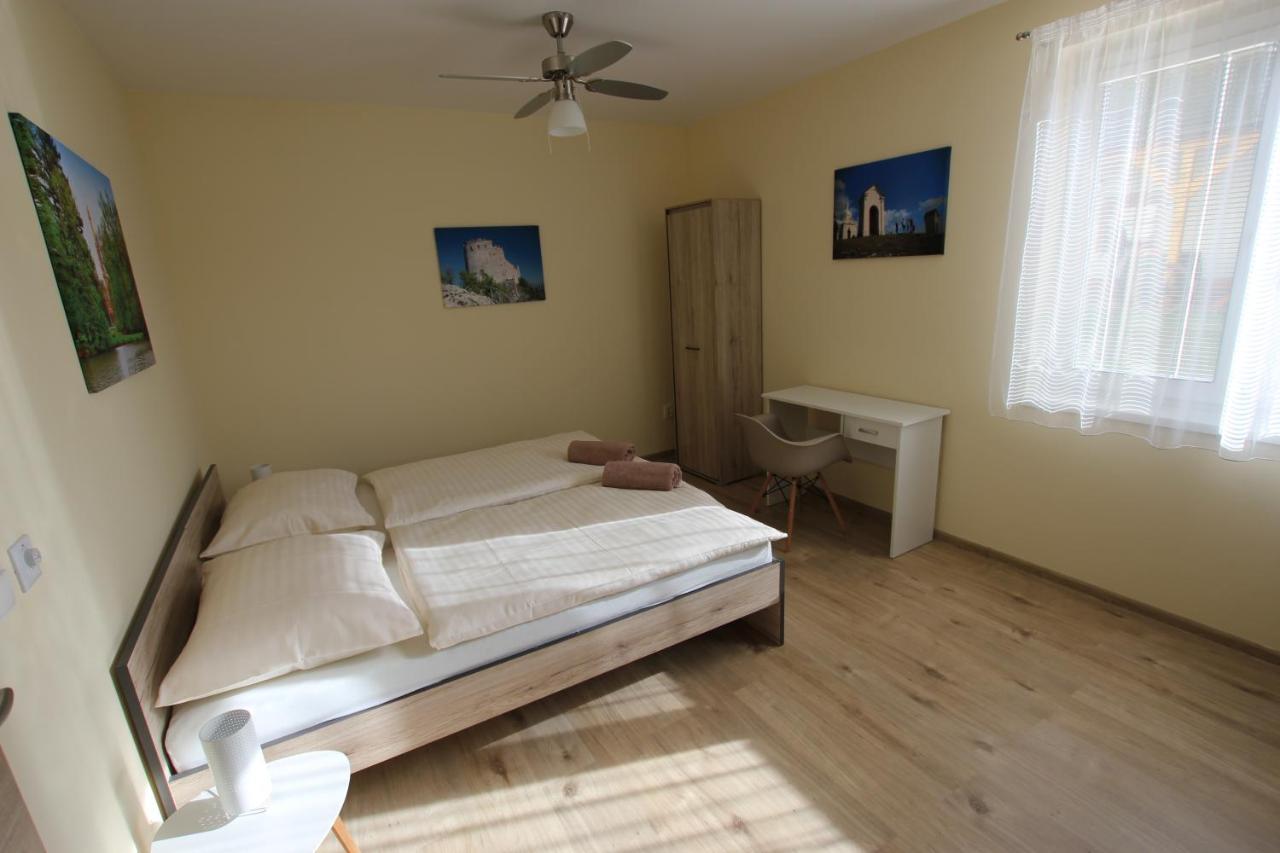 Comenius Moravus Vinarsky Dvur Mikulov Dış mekan fotoğraf