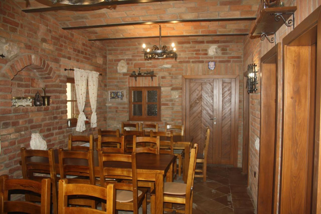 Comenius Moravus Vinarsky Dvur Mikulov Dış mekan fotoğraf